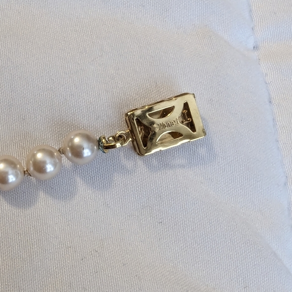 Vintage Monet Pearl Bracelet - Picture 5 of 5